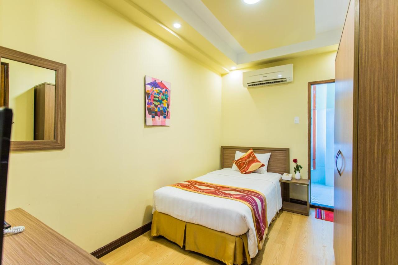 Golden Gate China Town Hotel Rangoon Buitenkant foto