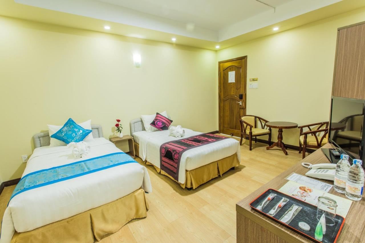 Golden Gate China Town Hotel Rangoon Buitenkant foto